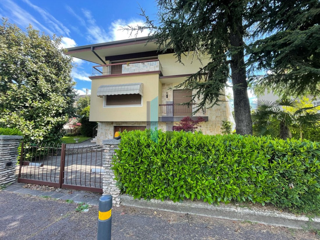 Villa in Prealpino Village, Brescia, Italy 1 - 15222476