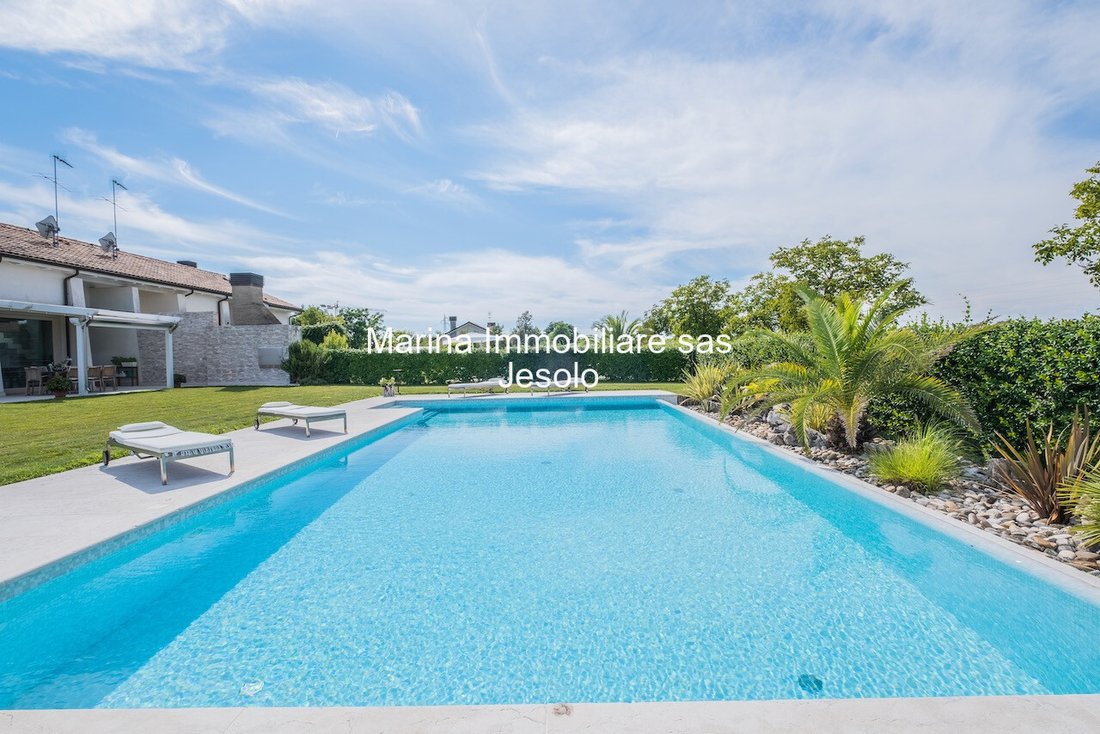 Villa in Jesolo Town, Jesolo, Veneto 1 - 12575990