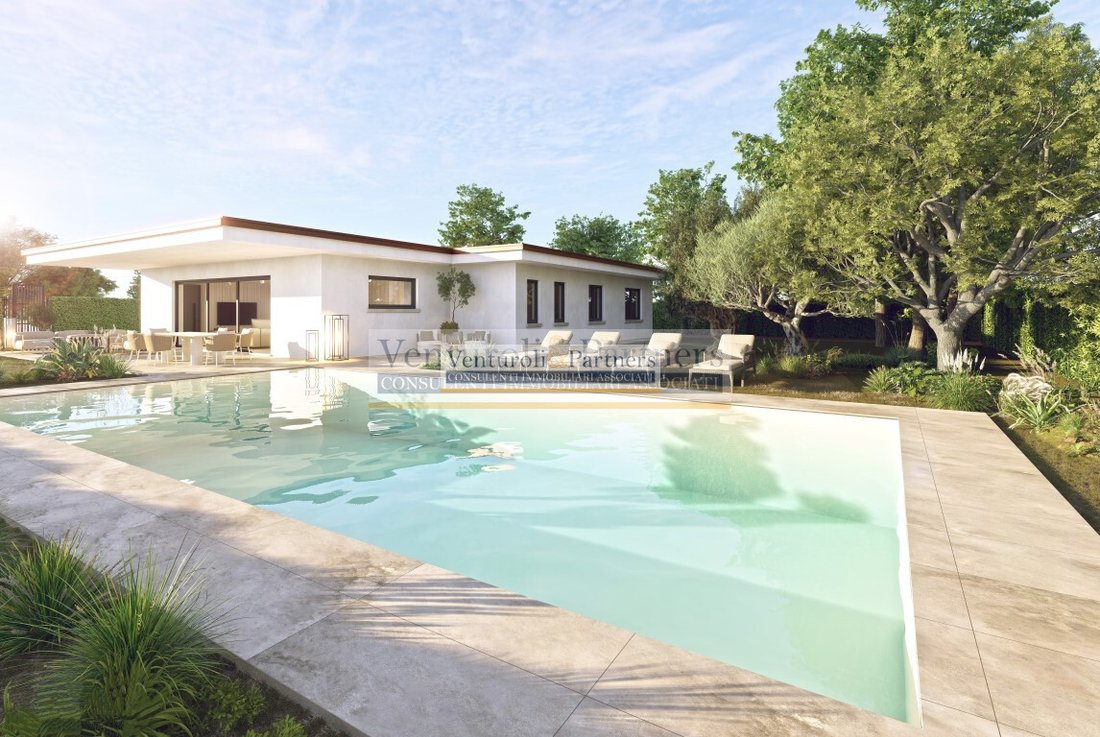 Villa in Manerba del Garda, Lombardy, Italy 1 - 13742135