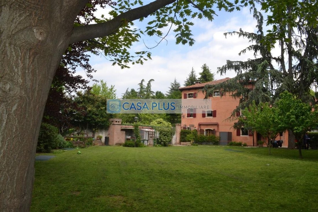 Villa in Bassano del Grappa, Veneto, Italy 2 - 14423496