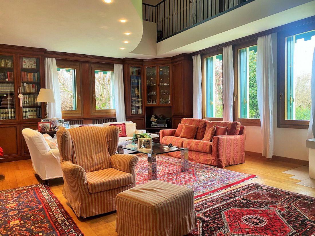 Villa in Castelfranco Veneto, Veneto, Italy 2 - 12462110