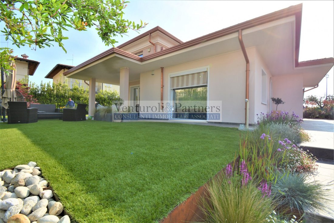Villa in Manerba del Garda, Lombardy, Italy 1 - 12794274