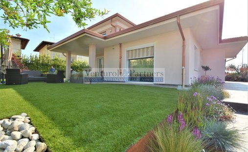 Villa in Manerba del Garda, Lombardy, Italy 1