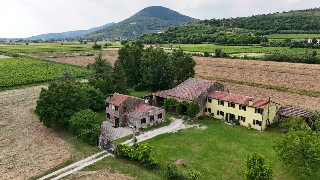 House in Calaone, Veneto, Italy 2 - 15762434