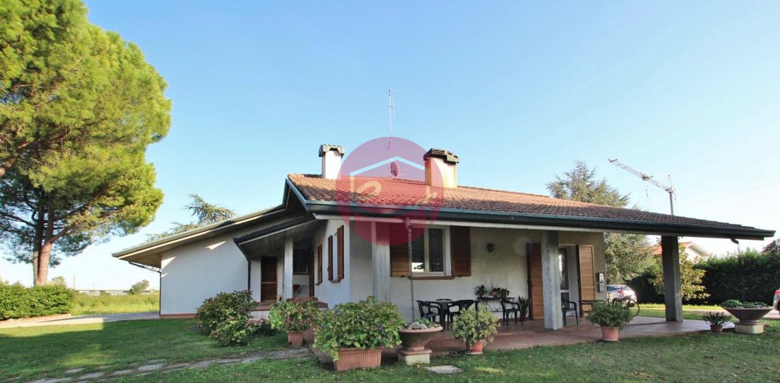 Villa in Center, Cesena, Emilia-Romagna 2 - 14865517