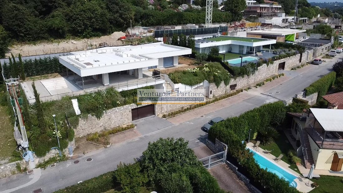 Villa in Maguzzano, Lonato del Garda, Lombardy 1 - 14484386
