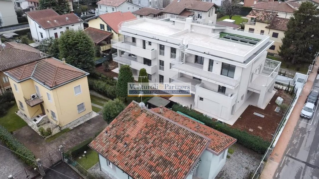 Apartment in Desenzano Centro, Desenzano del Garda, Lombardy 4 - 14454824