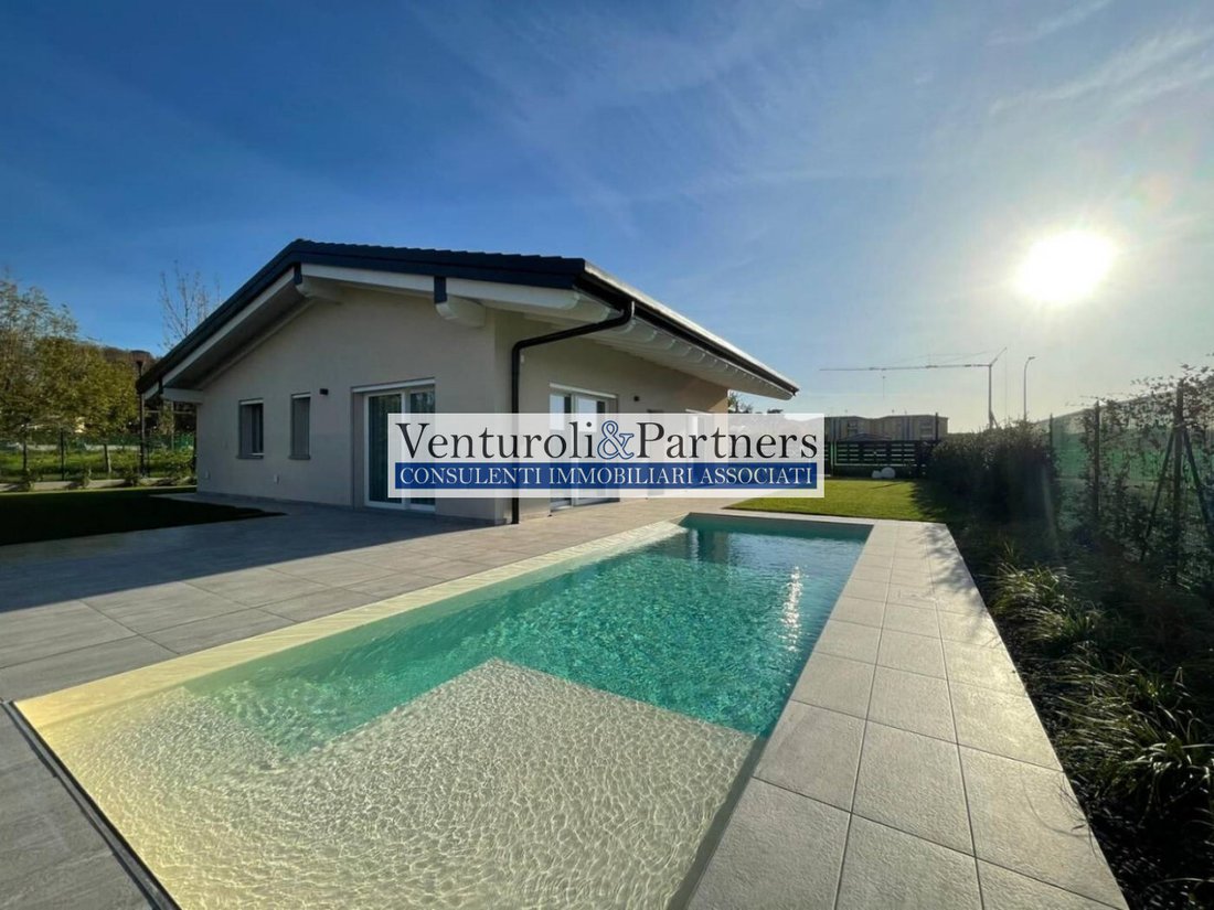 Villa in Calvagese della Riviera, Lombardy, Italy 1 - 14374657