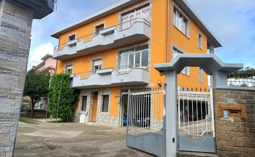 Estate in Rignano Flaminio, Lazio, Italy 1