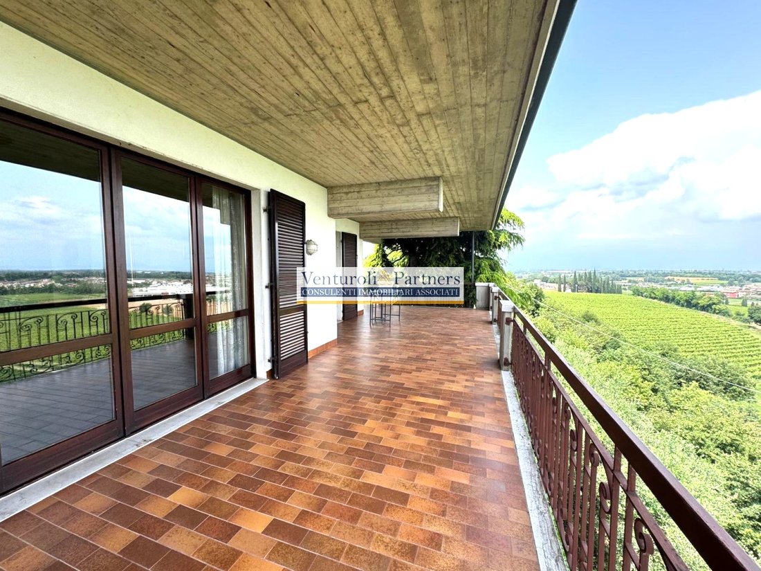Villa in Desenzano Centro, Desenzano del Garda, Lombardy 3 - 15748353