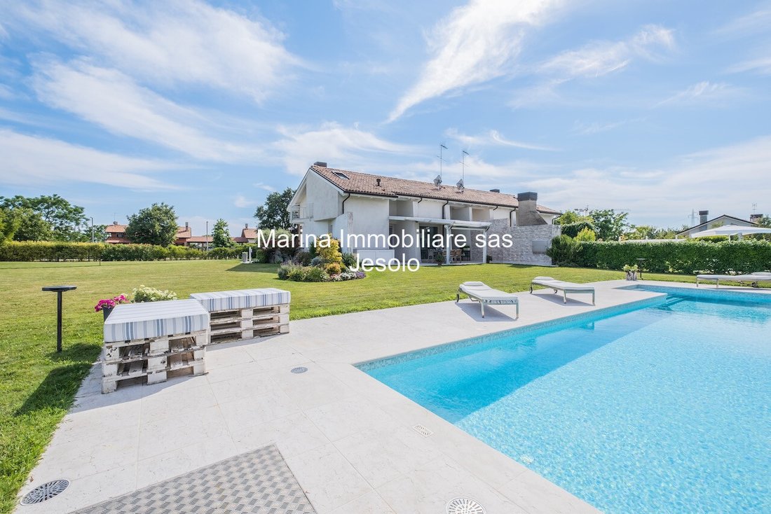 Villa in Jesolo Town, Jesolo, Veneto 3 - 12575990