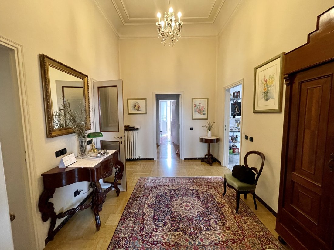 Villa in Center, Suzzara, Lombardy 3 - 12903347