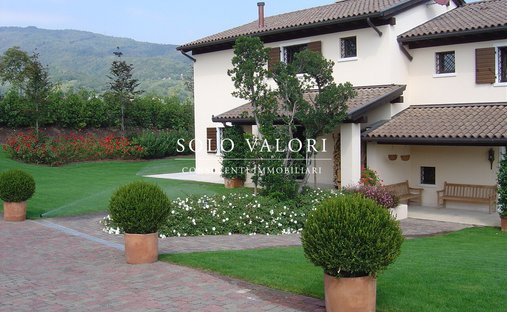 Villa in Caniezza, Veneto, Italy 1