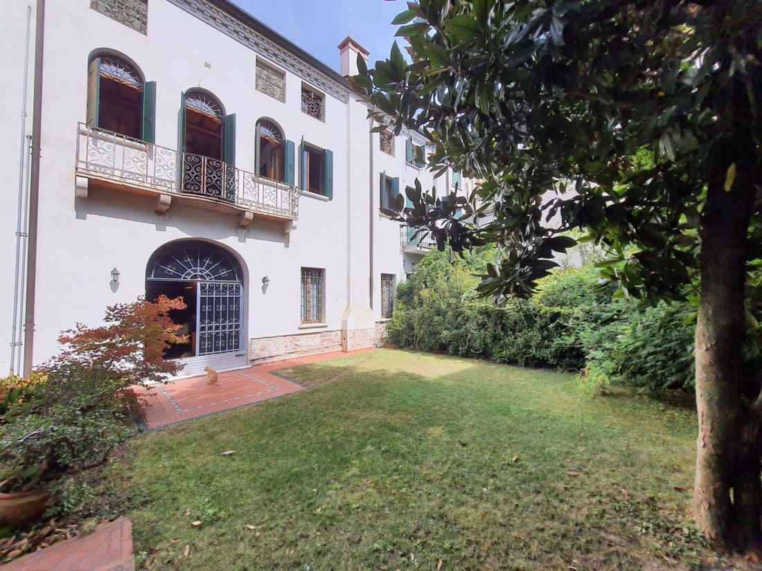 Whispers of Venice: A Timeless Palazzo in Rovigo’s Golden Heart