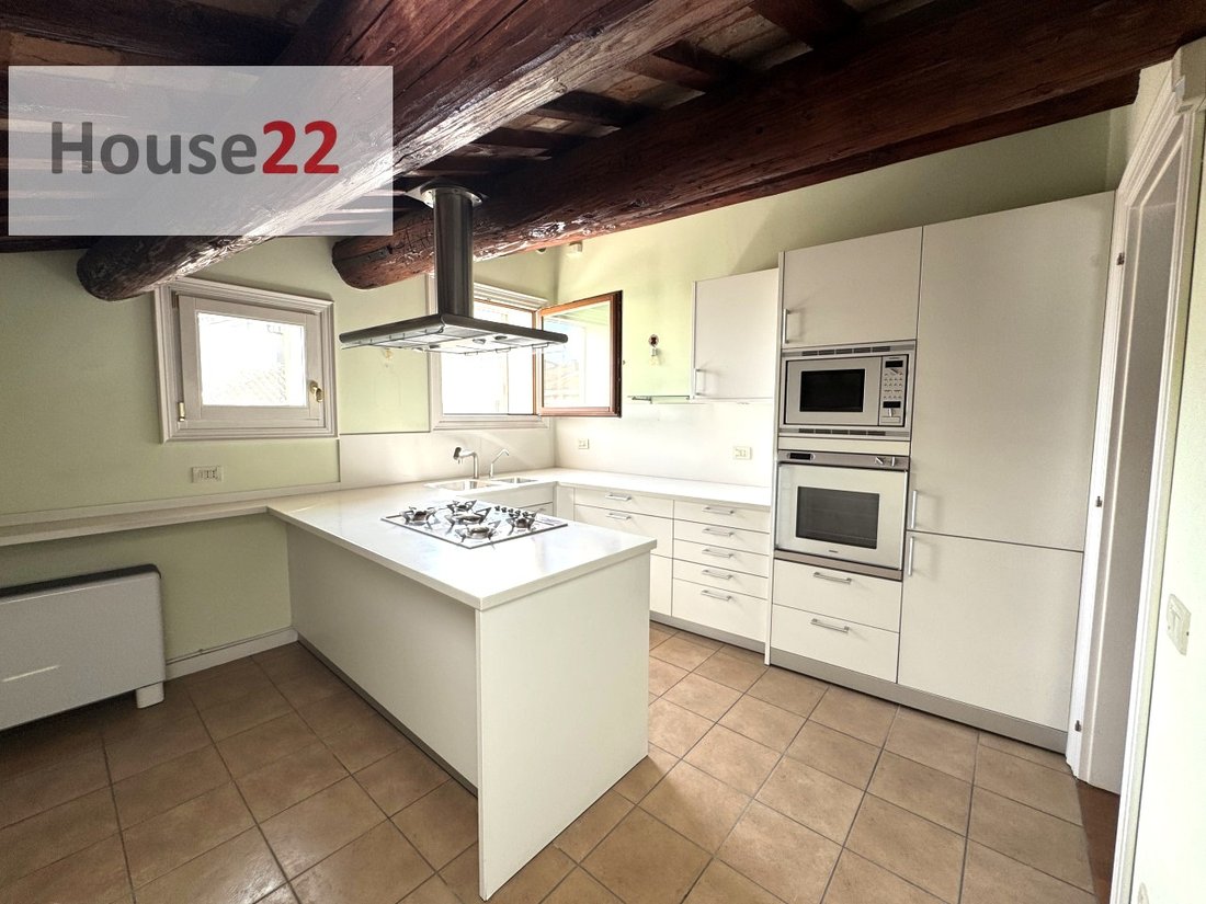 Apartment in Center, Vicenza, Veneto 2 - 15929913