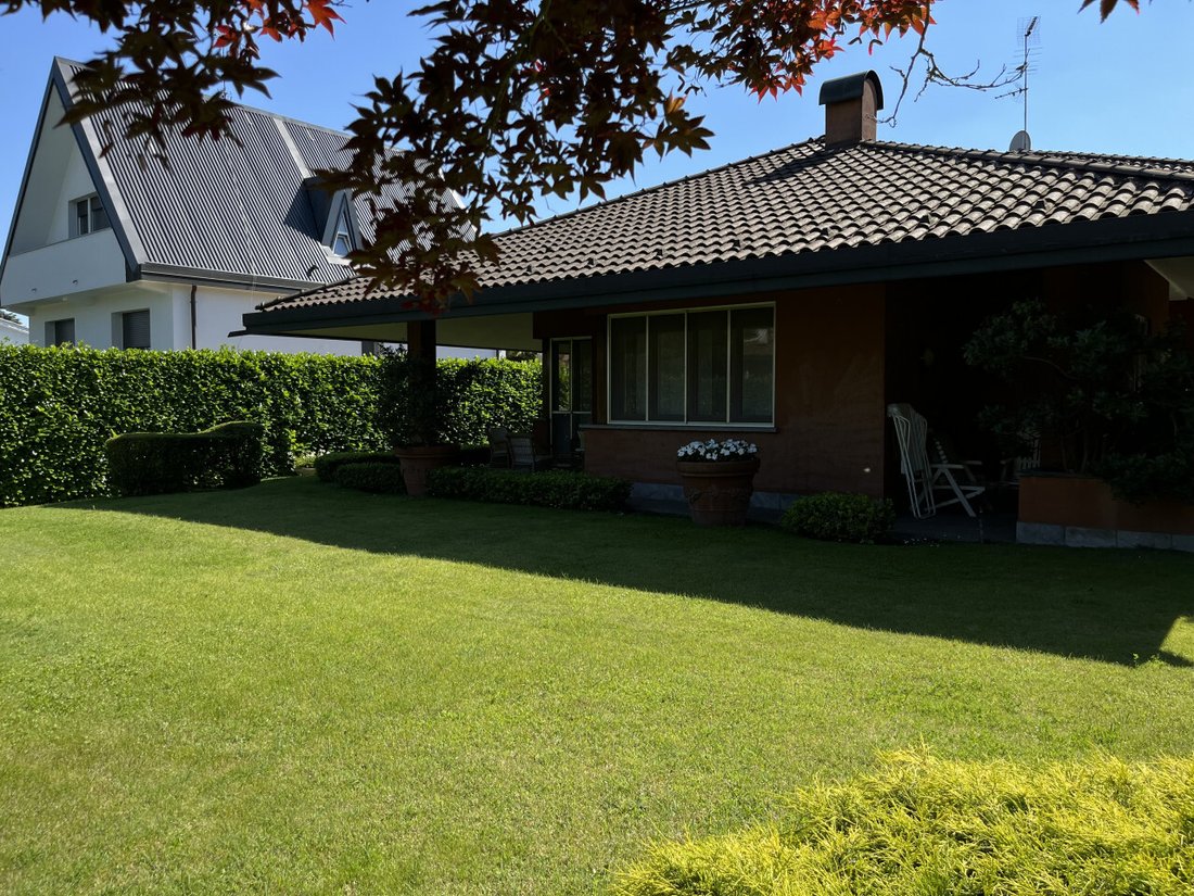 Villa in Trezzano sul Naviglio, Lombardy, Italy 2 - 14457719