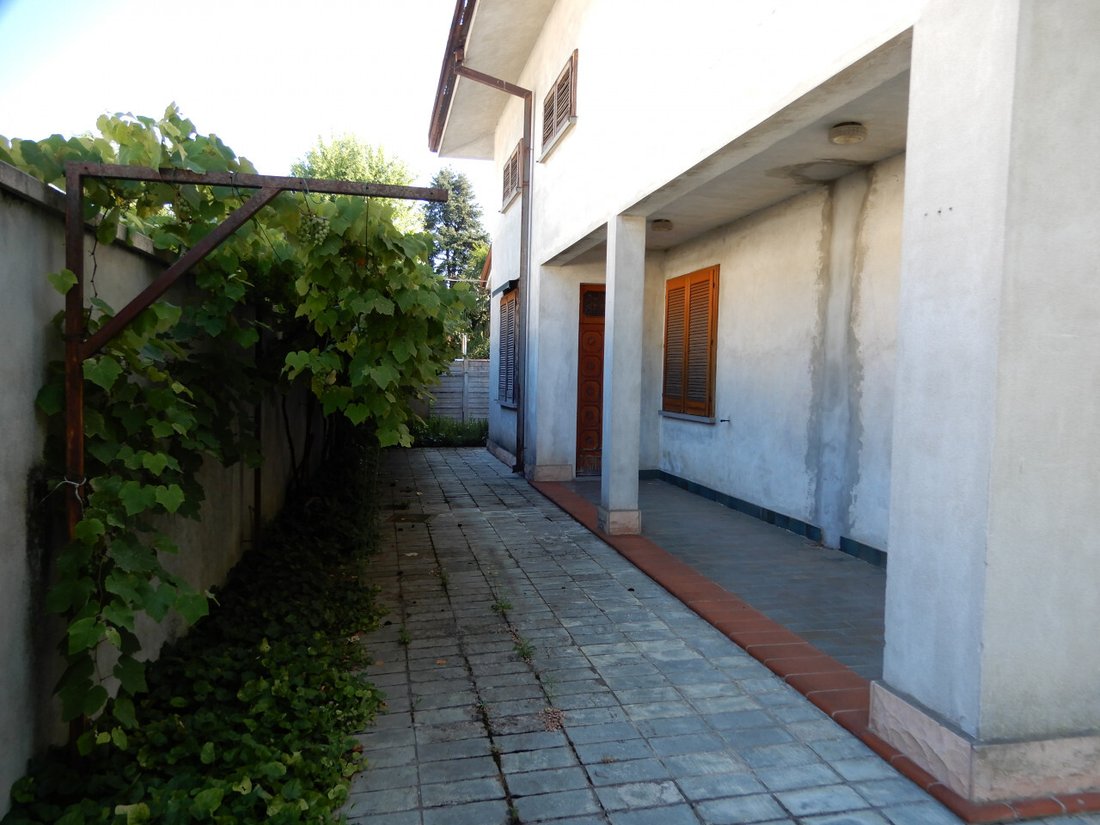 Villa in Center, Suzzara, Lombardy 4 - 15291146