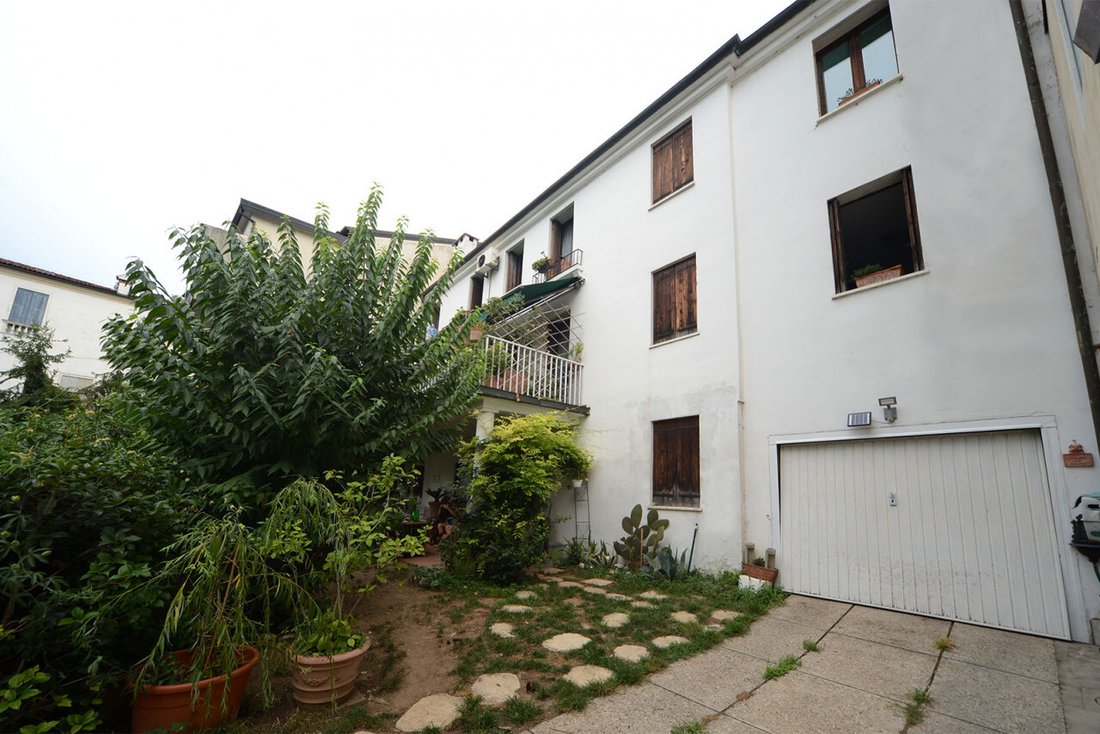 House in Center, Vicenza, Veneto 2 - 15748327