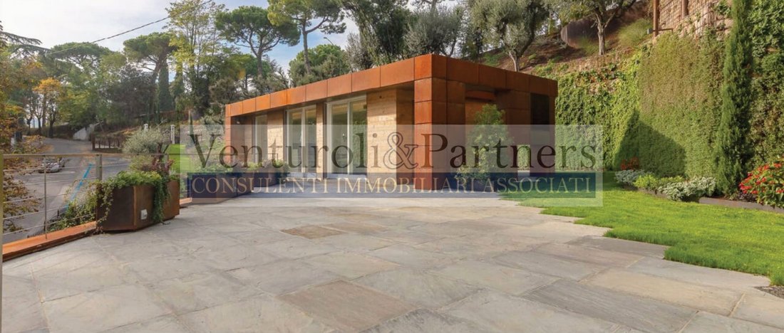 Villa in Hill Zone, Padenghe sul Garda, Lombardy 1 - 14795058