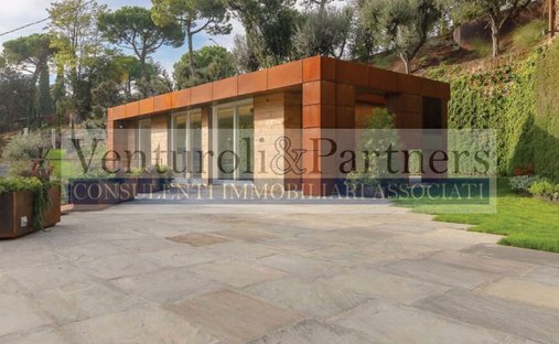 Villa in Hill Zone, Padenghe sul Garda, Lombardy 1