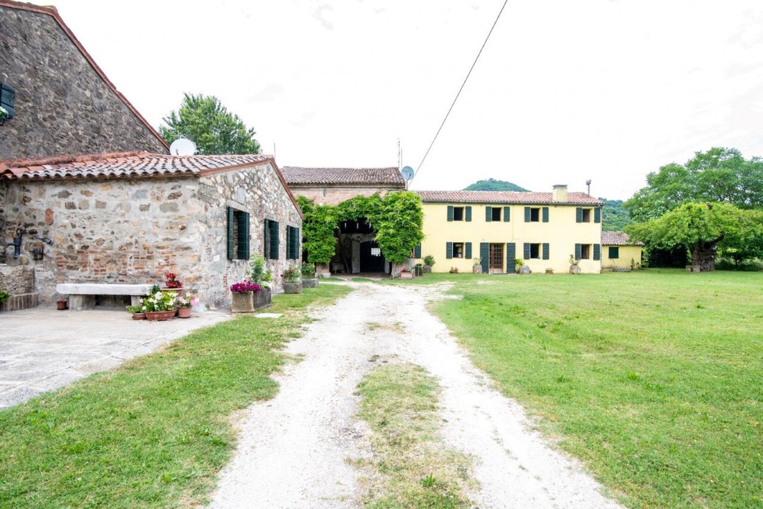 House in Calaone, Veneto, Italy 5 - 15762434