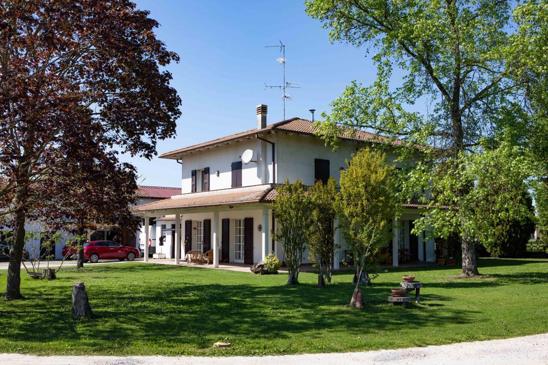 Villa in Cento, Emilia-Romagna, Italy 1 - 14125274