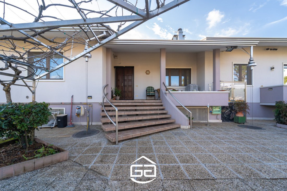 Villa in Malo, Veneto, Italy 2 - 15092912