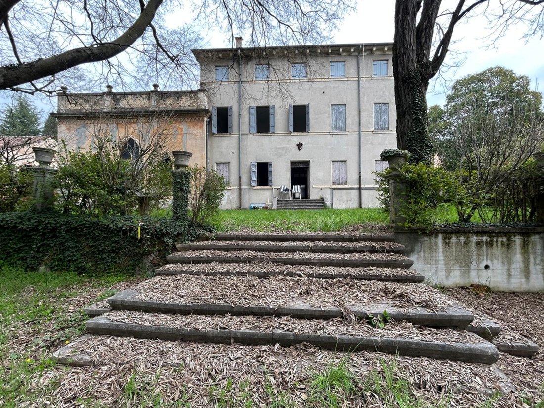 Villa in Tregnago, Veneto, Italy 2 - 14049206
