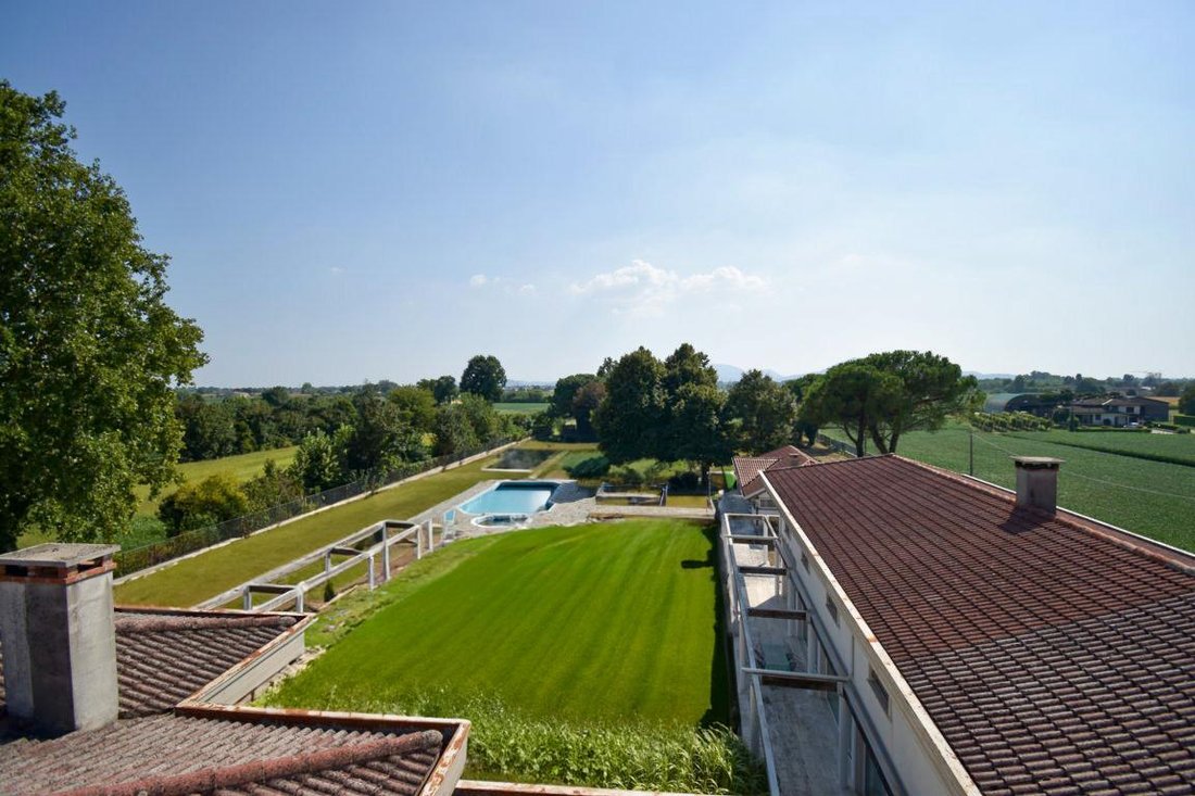 Villa in Veggiano, Veneto, Italy 3 - 15566125