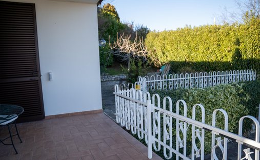 Villa in Hill Zone, Padenghe sul Garda, Lombardy 1