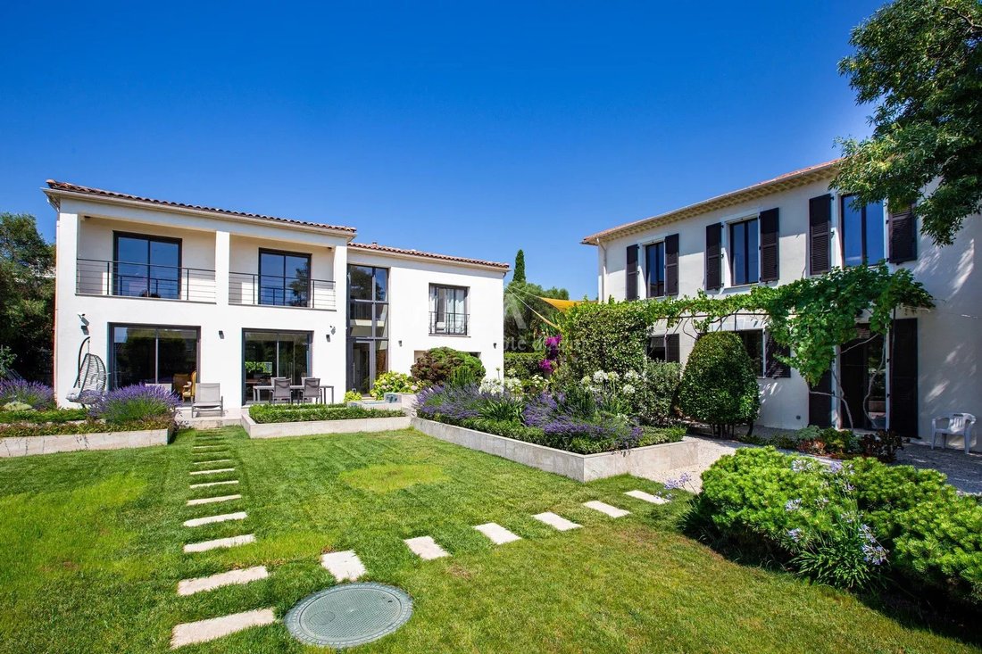 Villa in Les Cougoulins-Rastines, Antibes, France 2 - 16021738