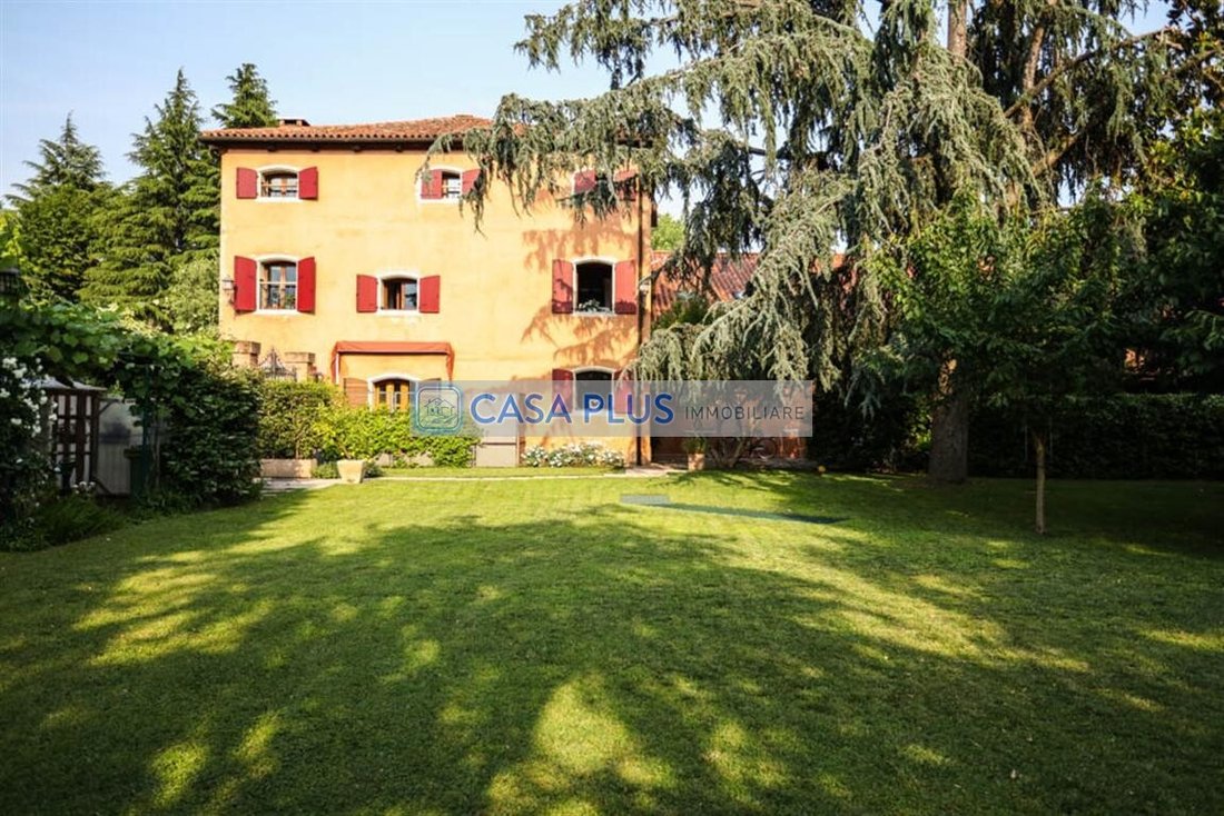 Villa in Bassano del Grappa, Veneto, Italy 1 - 14423496