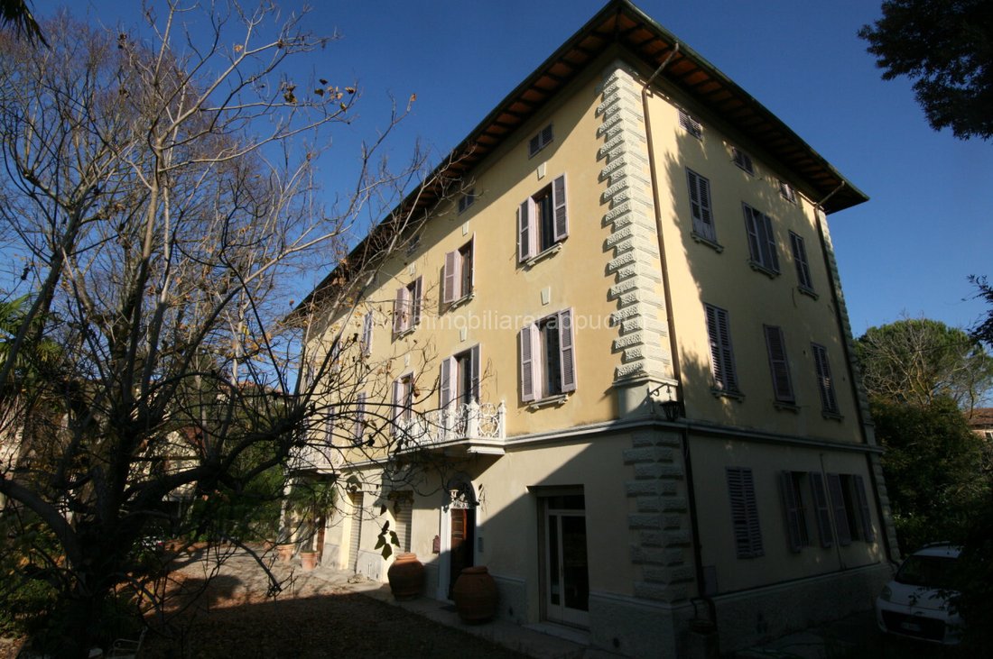 Whispers of Nobility: A 19th-Century Tuscan Palace in Cetona’s Embrace