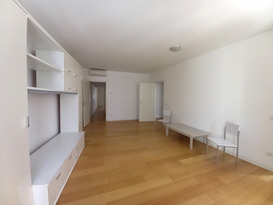 Palazzo Guiccioli: A Timeless Symphony on Vicenza’s Golden Mile - 5