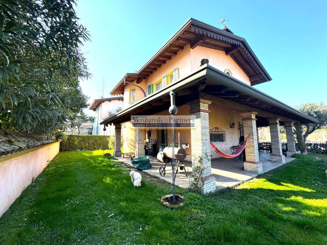 Villa in Desenzano Centro, Desenzano del Garda, Lombardy 1 - 15300943