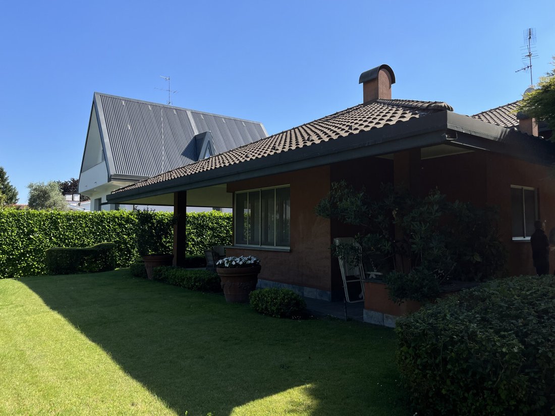 Villa in Trezzano sul Naviglio, Lombardy, Italy 1 - 14457719