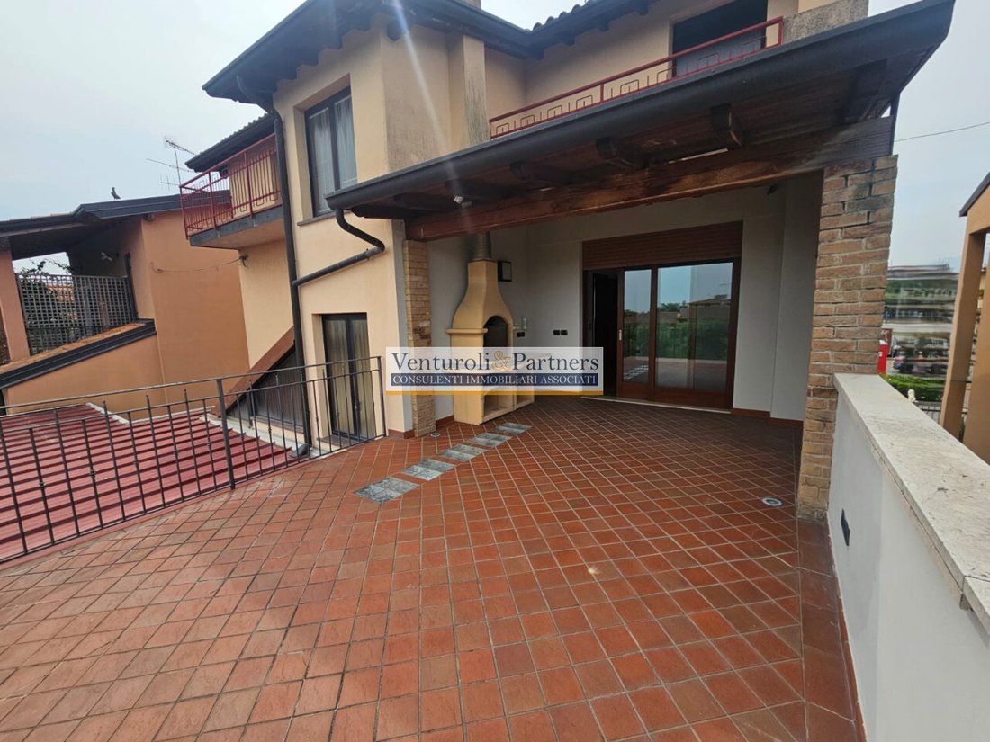 House in Manerba del Garda, Lombardy, Italy 1 - 15712615