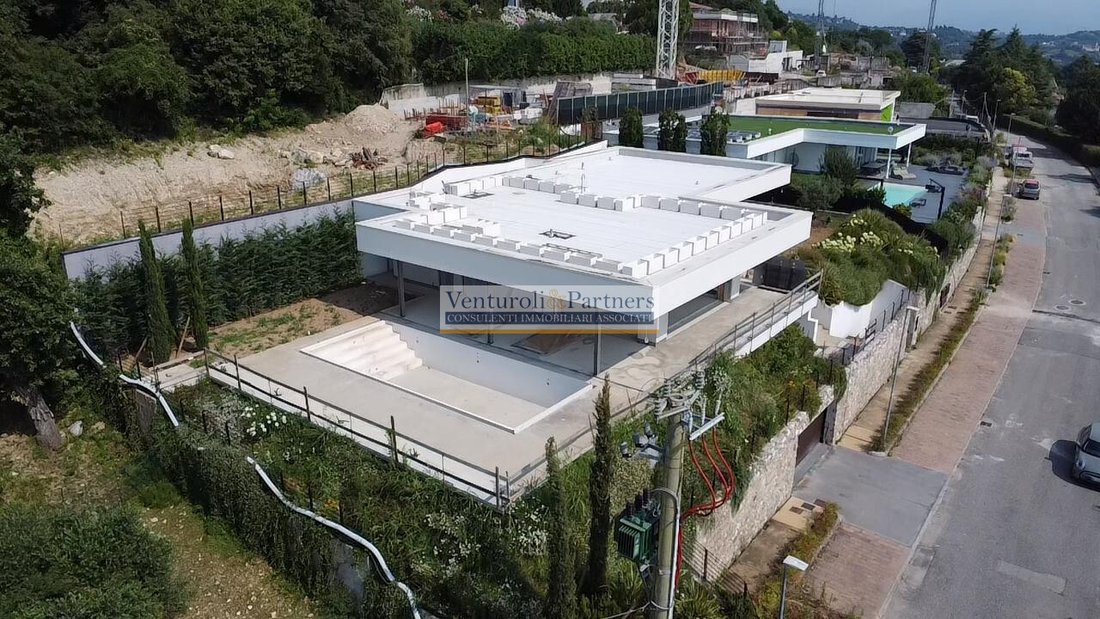 Villa in Maguzzano, Lonato del Garda, Lombardy 2 - 14484386