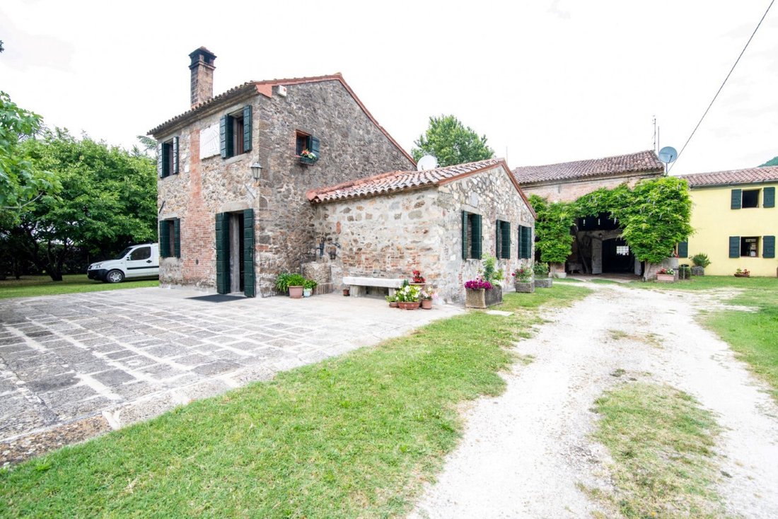 House in Calaone, Veneto, Italy 4 - 15762434