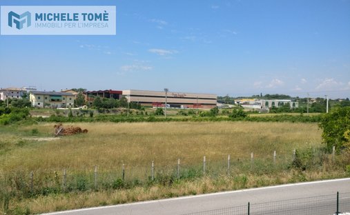 Terreno a Pastrengo, Veneto, Italia 1