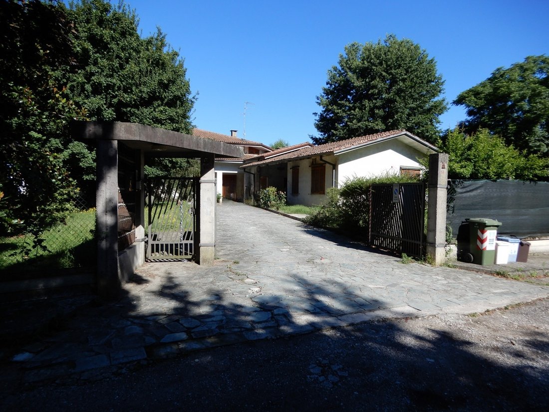 Villa in Center, Suzzara, Lombardy 2 - 15291146