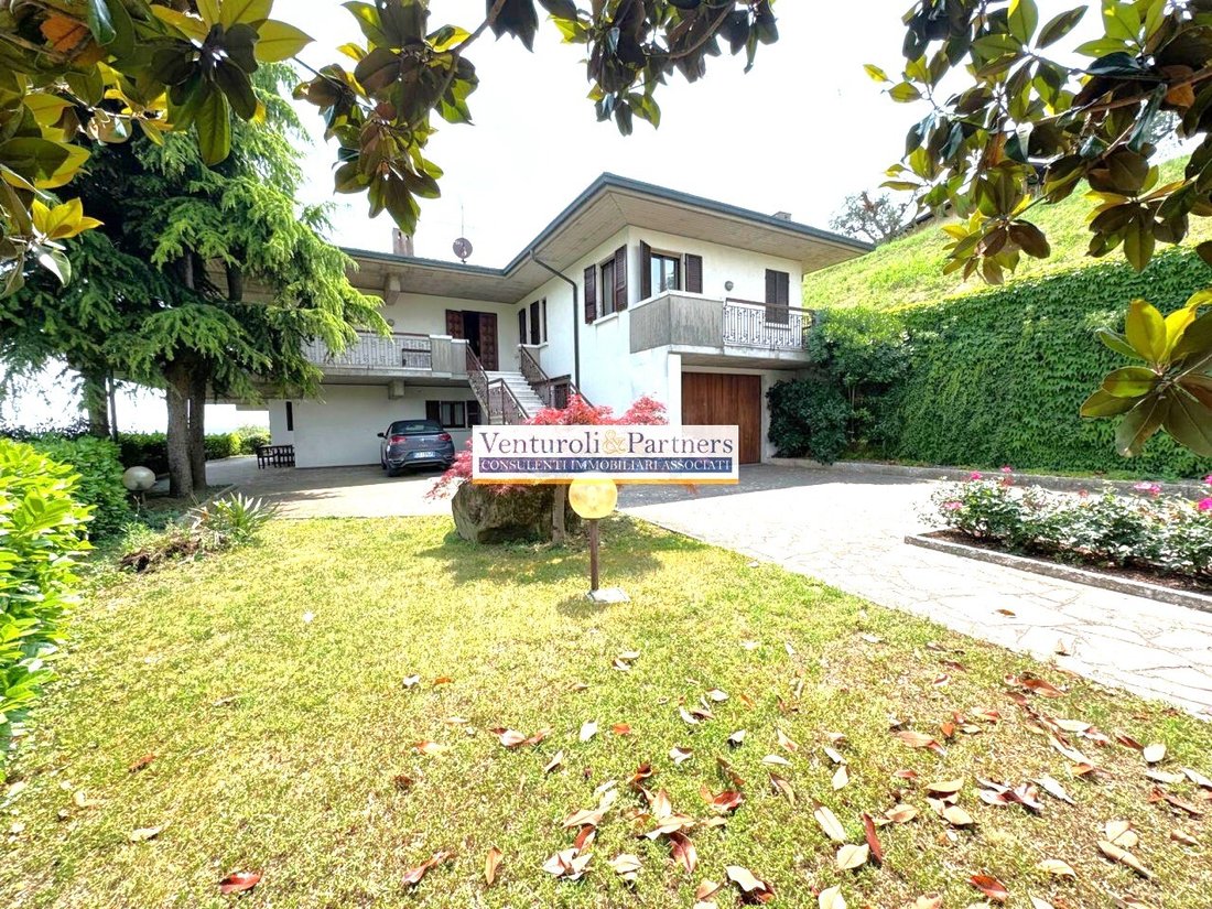 Villa in Desenzano Centro, Desenzano del Garda, Lombardy 4 - 15748353