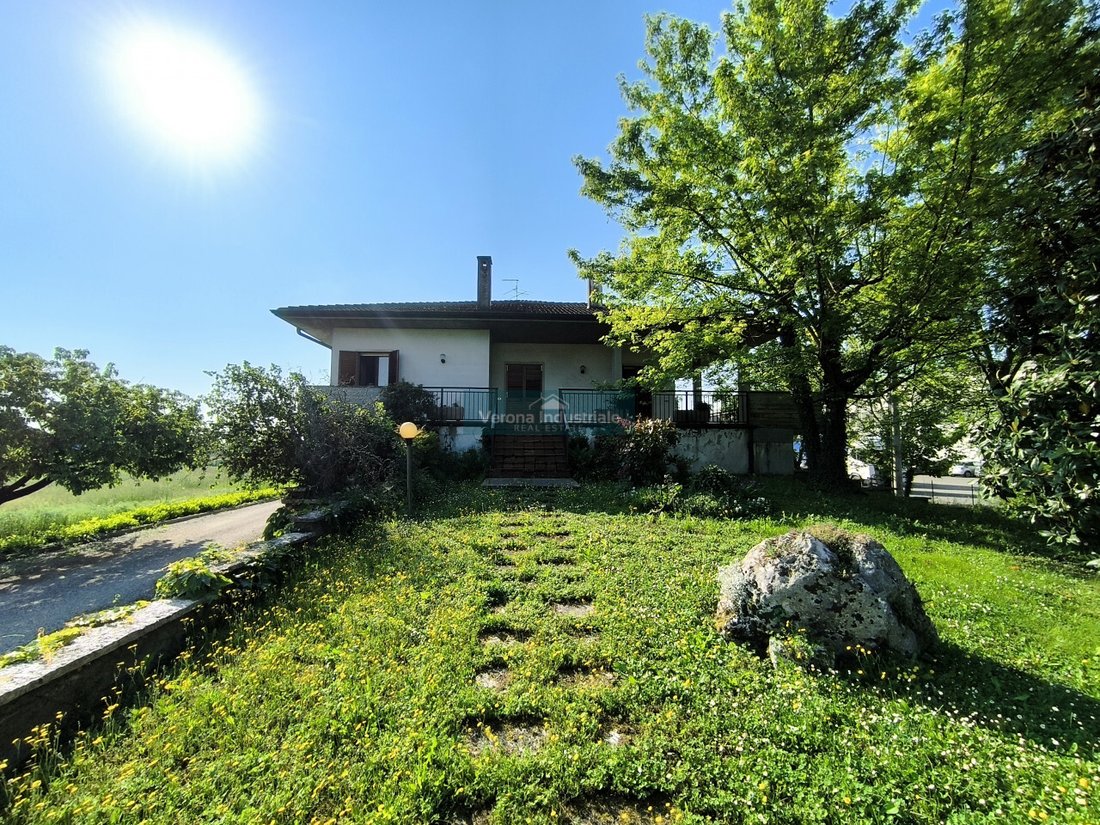 Land in Nogarole Rocca, Veneto, Italy 1 - 15592571