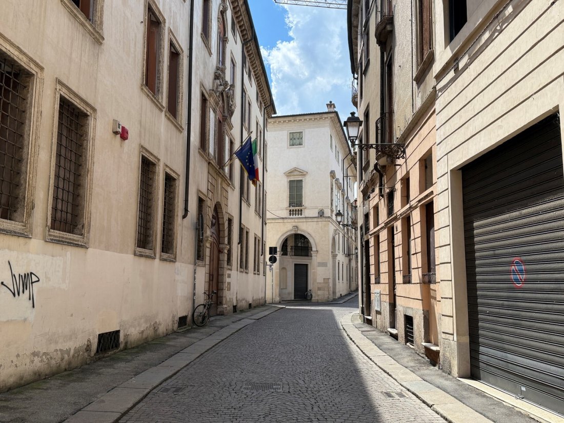 Vicenza’s Forgotten Crown: A Palazzo Awaiting Its Renaissance in the Heart of Palladio’s City
