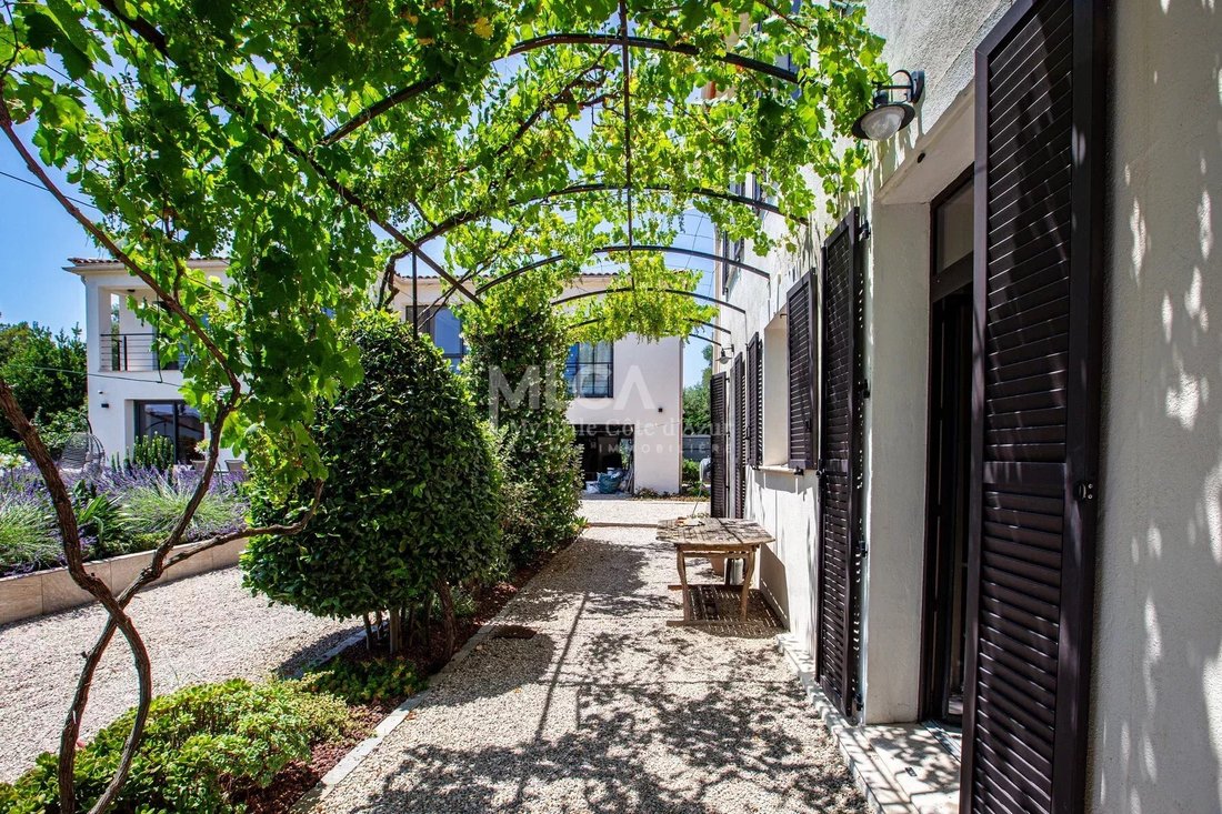 Villa in Les Cougoulins-Rastines, Antibes, France 5 - 16021738