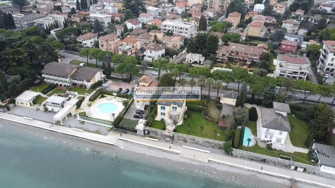 Apartment in Desenzano Centro, Desenzano del Garda, Lombardy 3 - 14454824