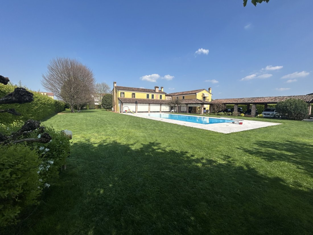 Villa in Mestrino, Veneto, Italy 1 - 15471968