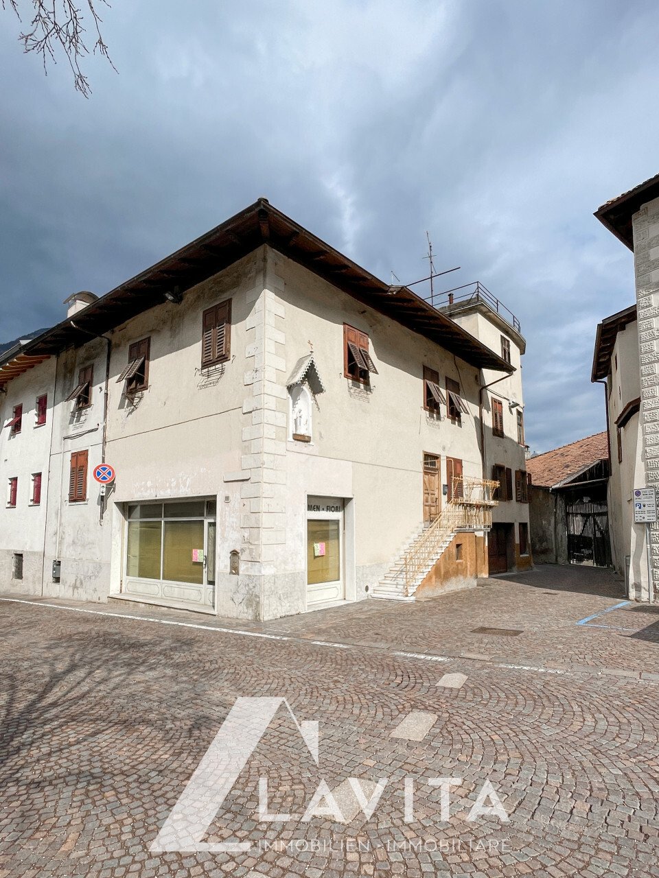 The Crown of Salorno: A Palace Awaiting Its Renaissance in the Heart of Trentino
