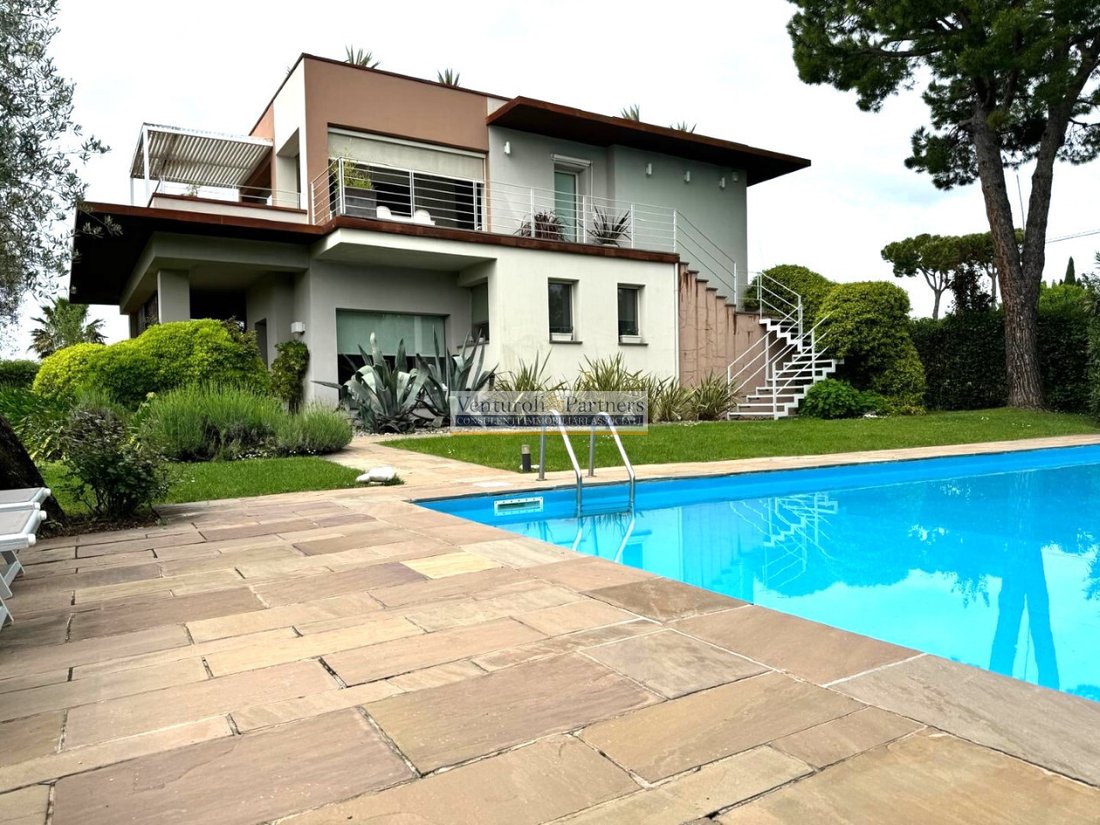 Villa in Moniga del Garda, Lombardy, Italy 2 - 14191478