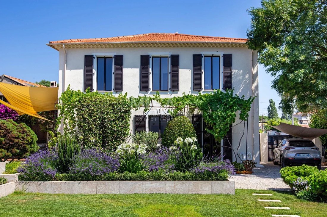 Villa in Les Cougoulins-Rastines, Antibes, France 4 - 16021738